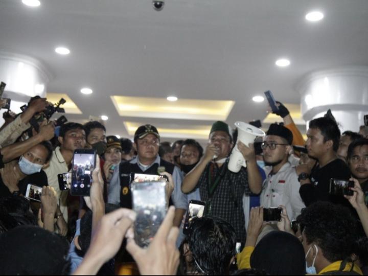 Temui Ribuan Mahasiswa, Herman Deru Segera Sampaikan Aspirasi ke Pusat