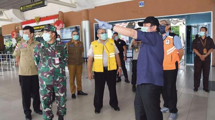 Tinjau Bandara, HD Minta Petugas Lebih Perketat Kedatangan Penumpang 