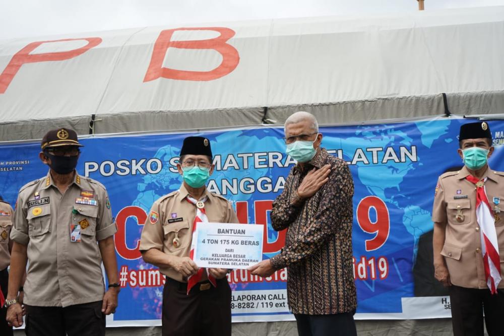 Gerakan Pramuka Sumsel Berikan Bantuan 4 Ton Beras Untuk Masyarakat Terdampak Covid