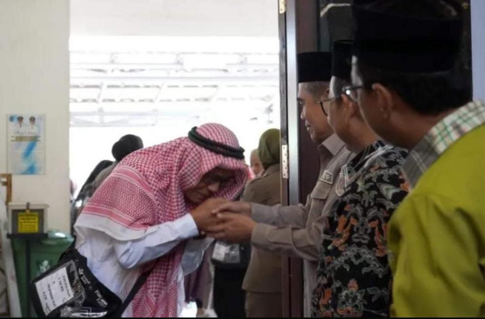 Wakil Bupati OI Ardani Bersama Kepala Perangkat Daerah Lainnya Sambut Kedatangaan Jamaah Haji